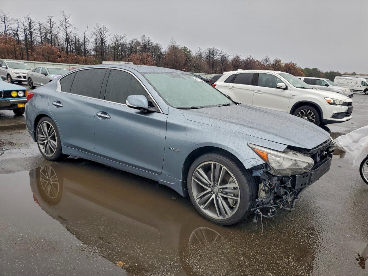 INFINITI Q50 HYBRID PREMIUM
