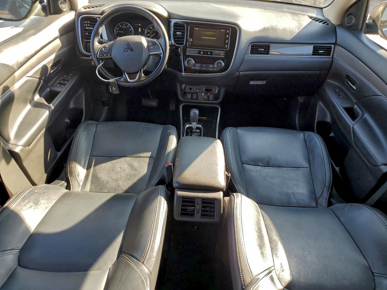 MITSUBISHI OUTLANDER SE