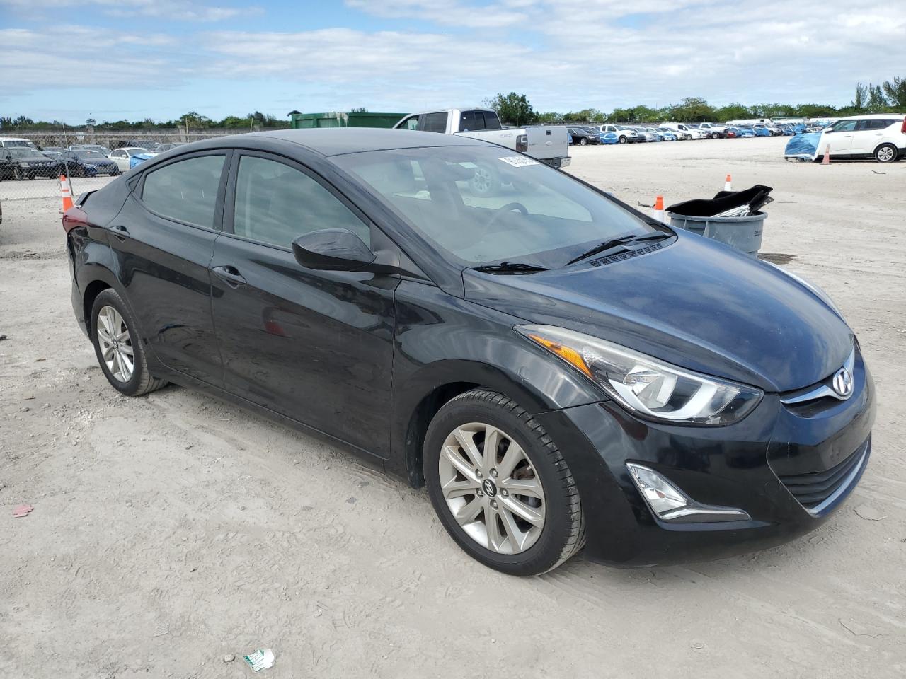 HYUNDAI ELANTRA SE