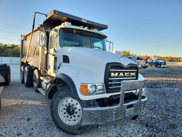 Global Auto Auctions: 2007 MACK 700 CV700