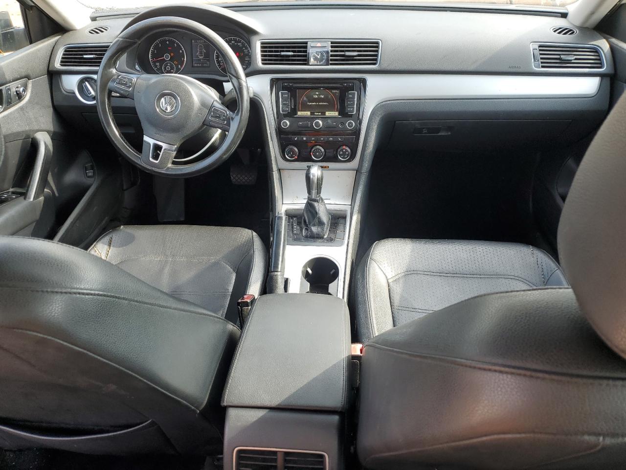 Lot #3308229163 2013 VOLKSWAGEN PASSAT SE