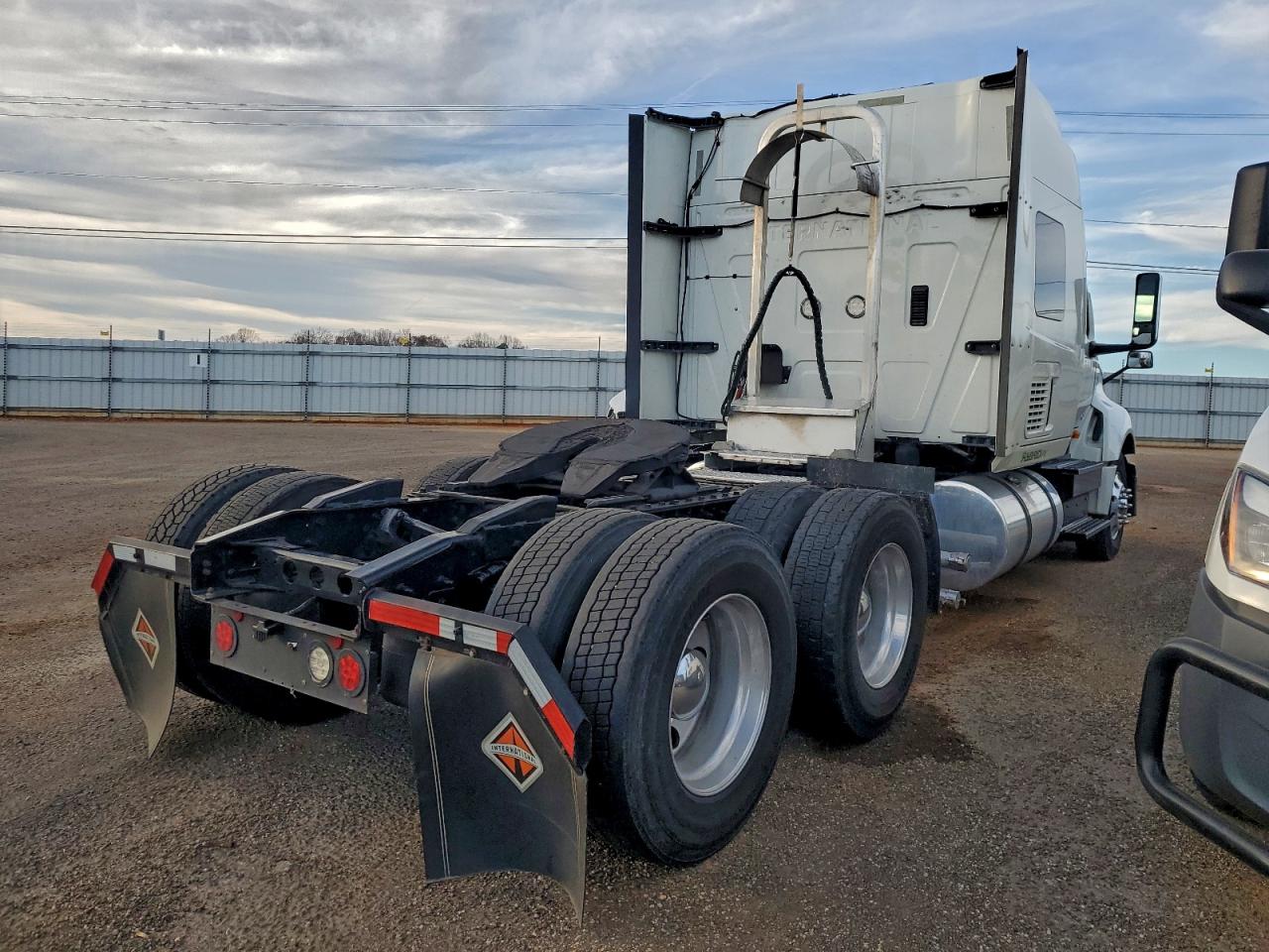 Lot #3302749054 2019 INTERNATIONAL LT625