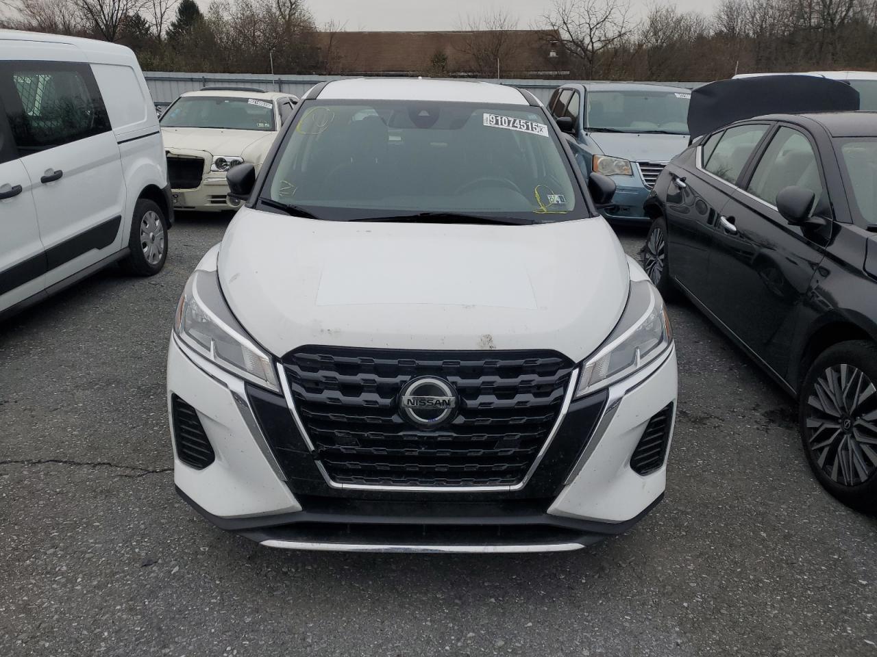 NISSAN KICKS S