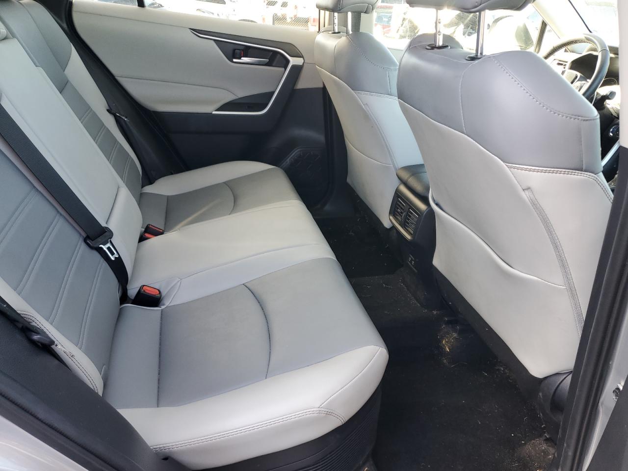 TOYOTA RAV4 XLE PREMIUM