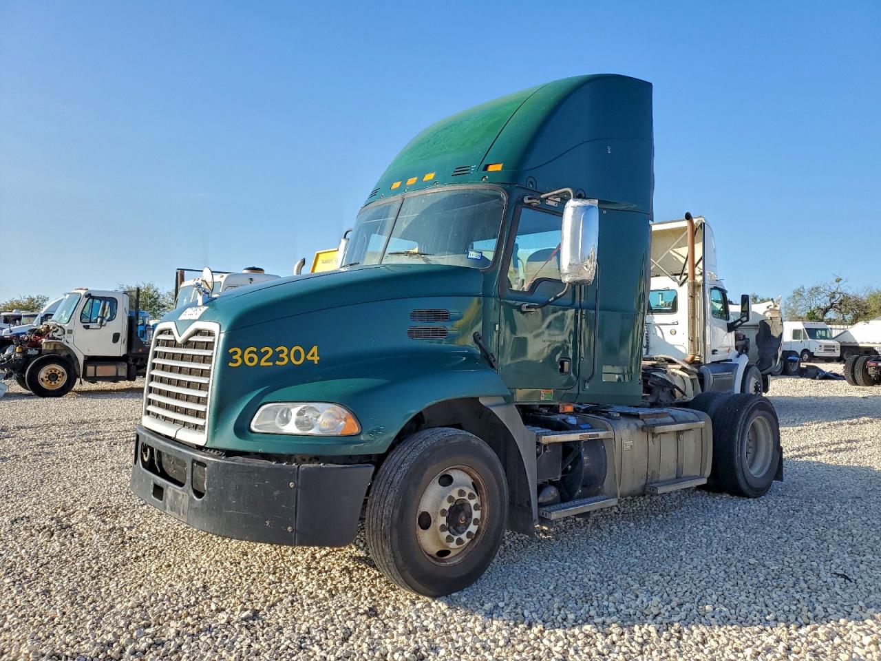 Lot #3309708916 2017 MACK 600 CXU600