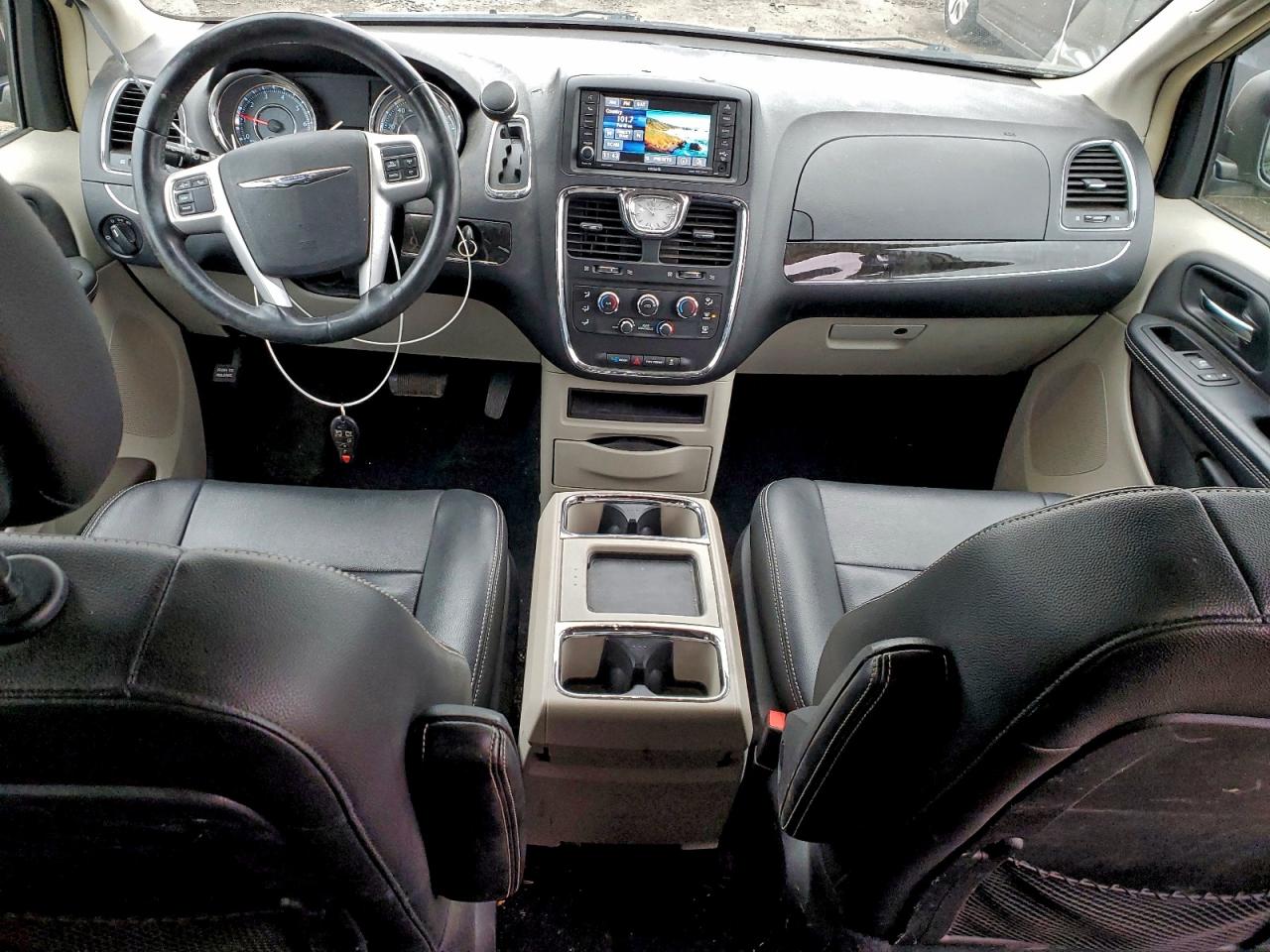 Lot #3302841912 2015 CHRYSLER TOWN&COUNT