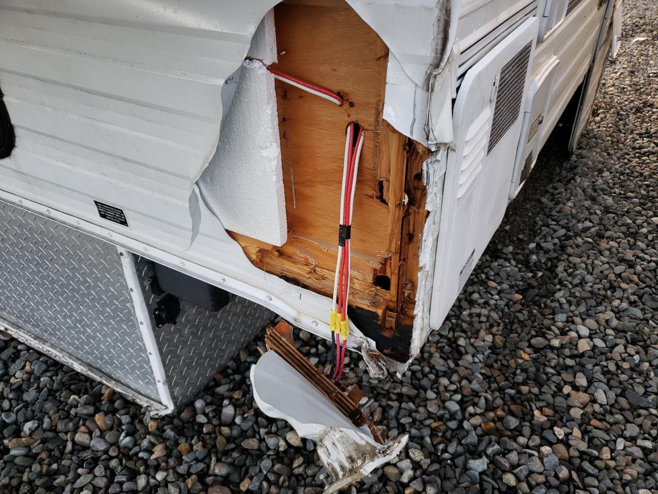 Lot #3287799098 2009 PAST CAMPER