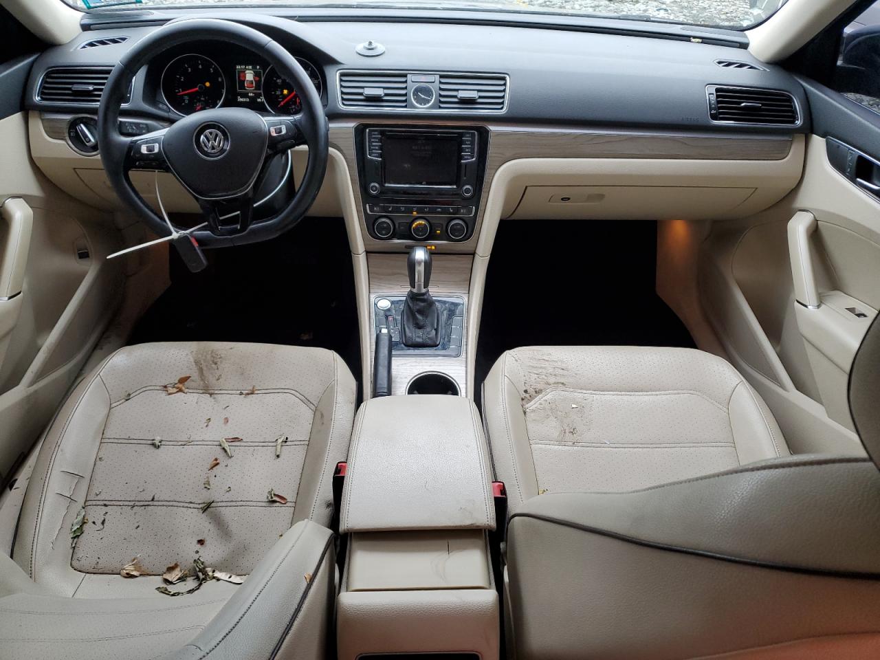 VOLKSWAGEN PASSAT SE