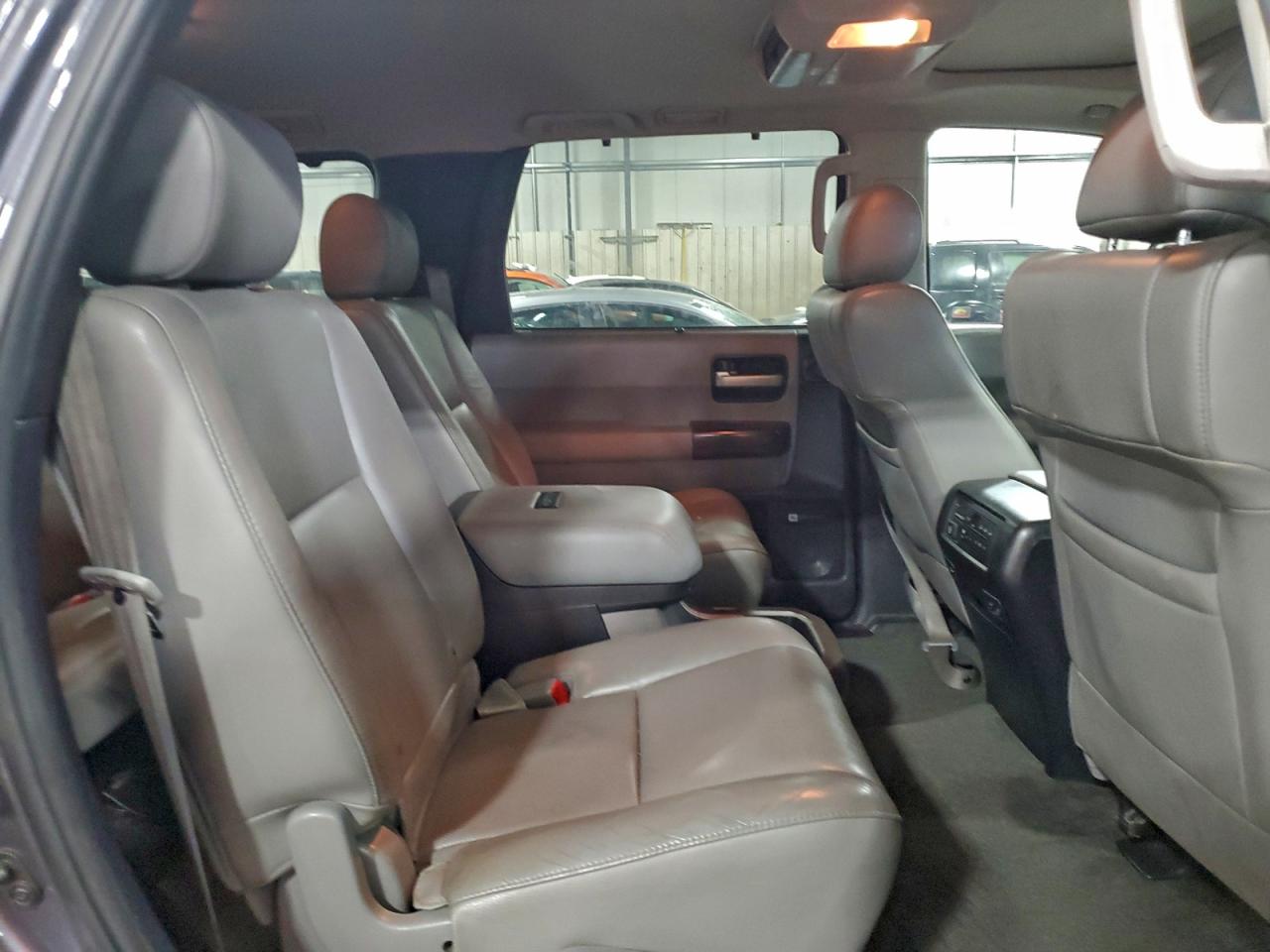 TOYOTA SEQUOIA PLATINUM