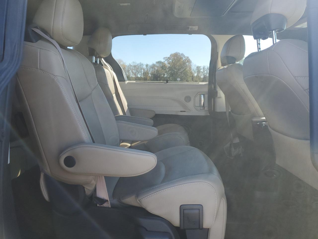 TOYOTA SIENNA LIMITED