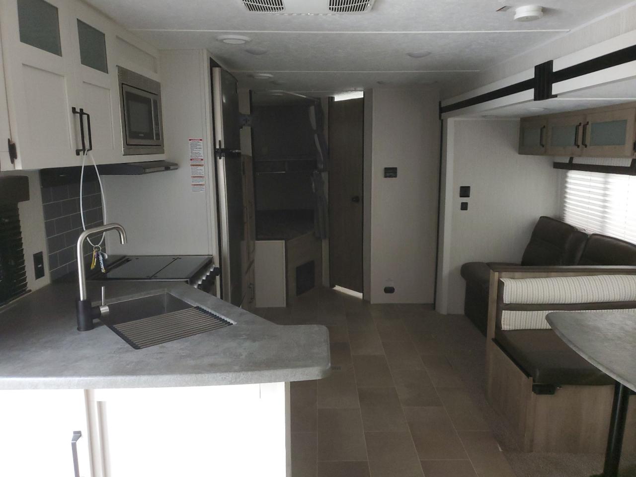 Lot #3283989798 2021 PALOMINO BY FOREST R PUMA XLE LITE SERIES