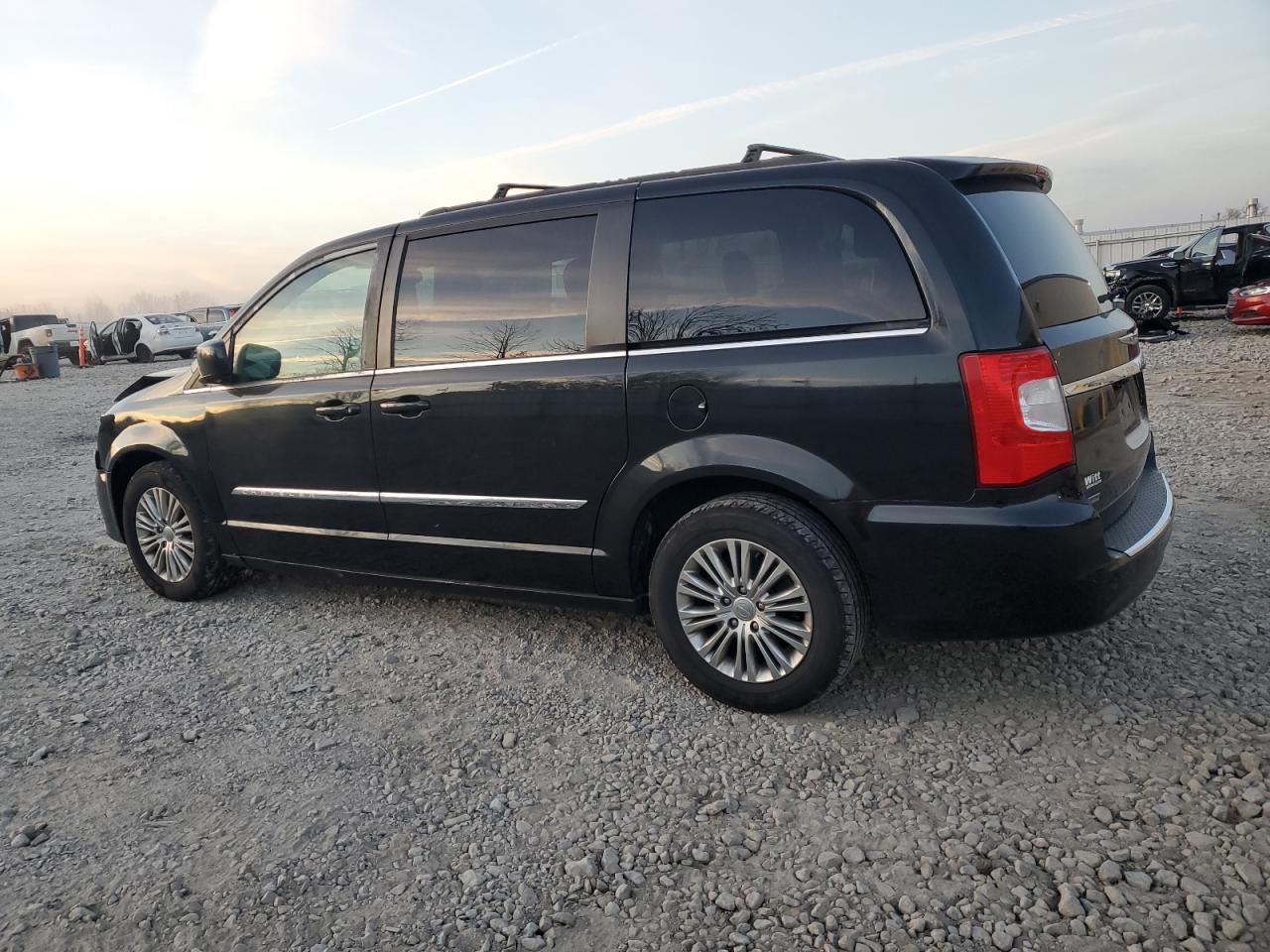 CHRYSLER TOWN & COUNTRY TOURING L