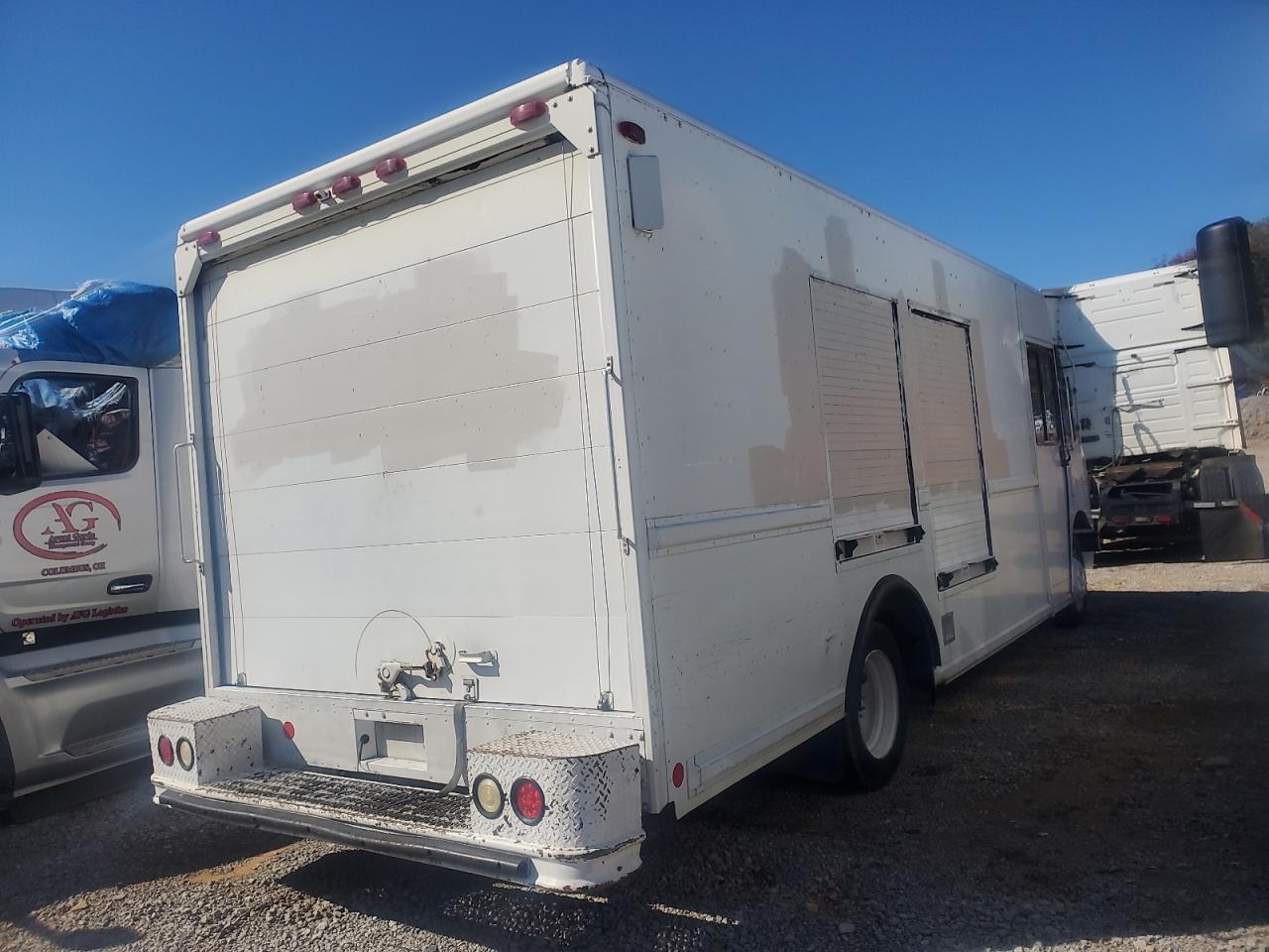 Lot #3290118262 2001 FREIGHTLINER CHASSIS