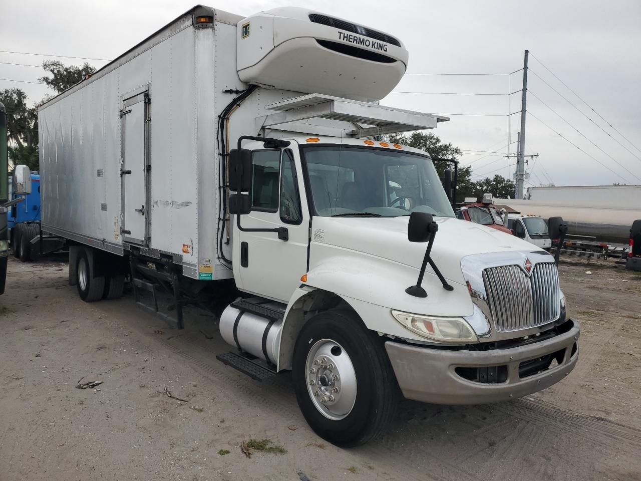 Lot #3283791413 2017 INTERNATIONAL 4000 4300