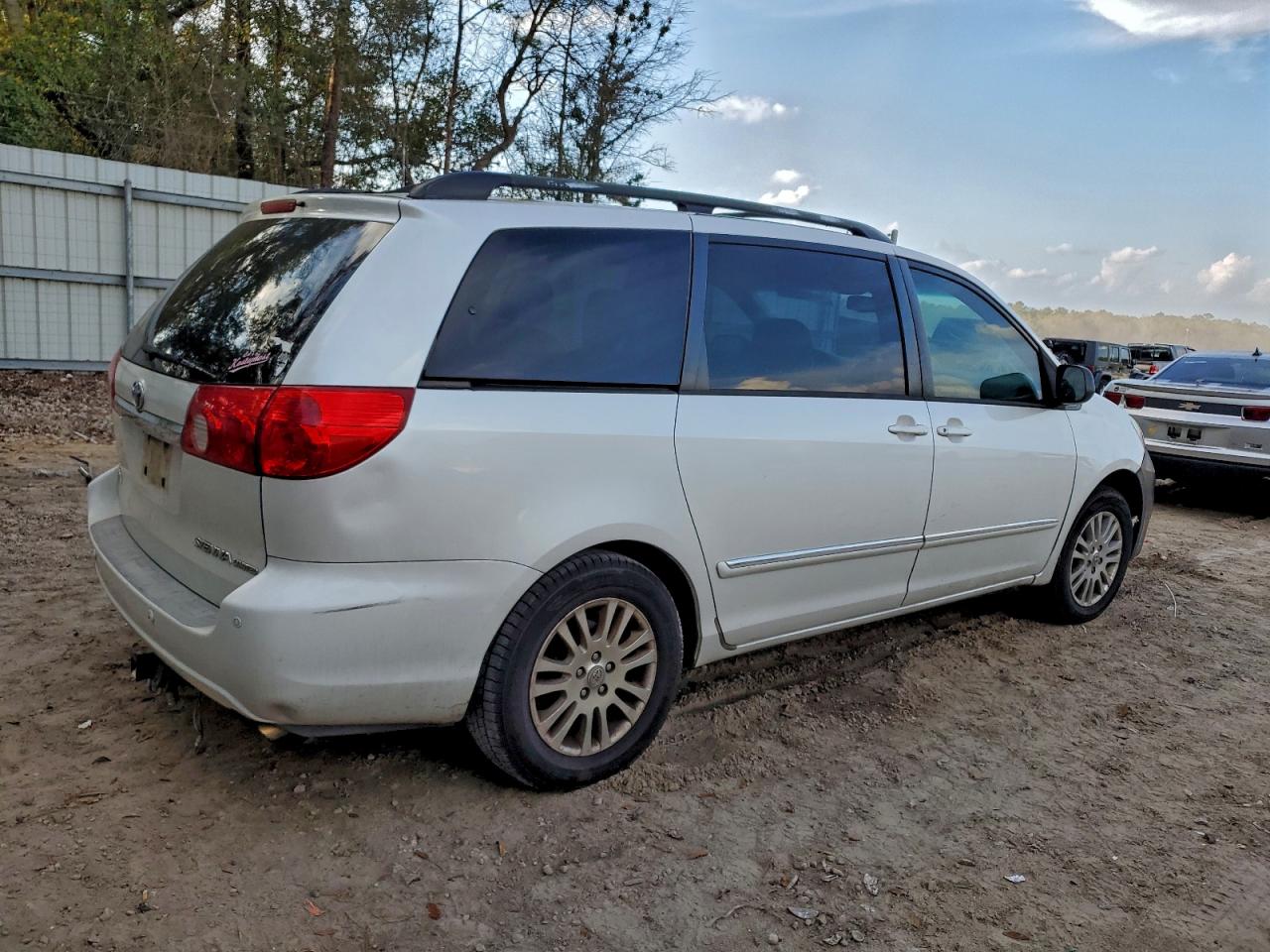 Lot #3297937799 2007 TOYOTA SIENNA XLE