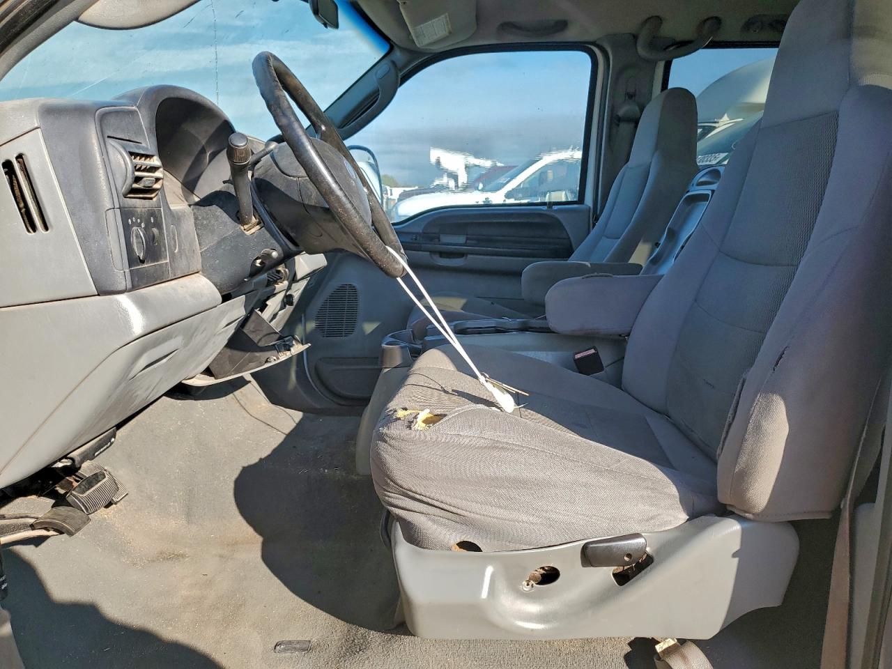 Lot #3301639640 2005 FORD F350 SRW S