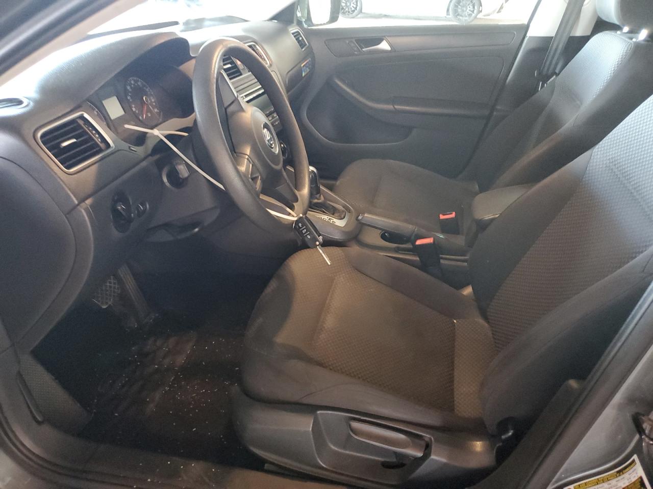 VOLKSWAGEN JETTA BASE