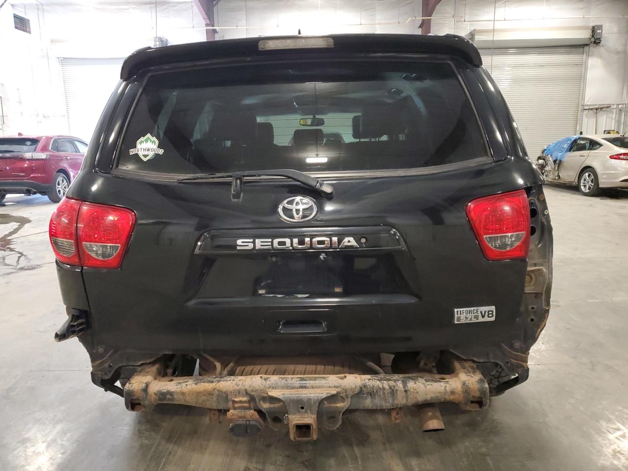 TOYOTA SEQUOIA SR5