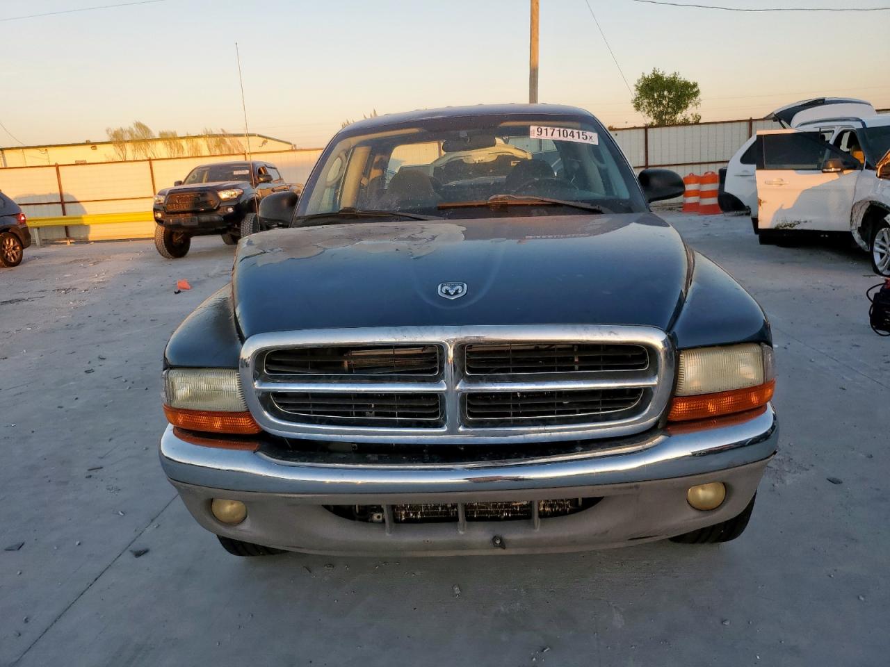 Lot #3305681774 2003 DODGE DAKOTA QUA