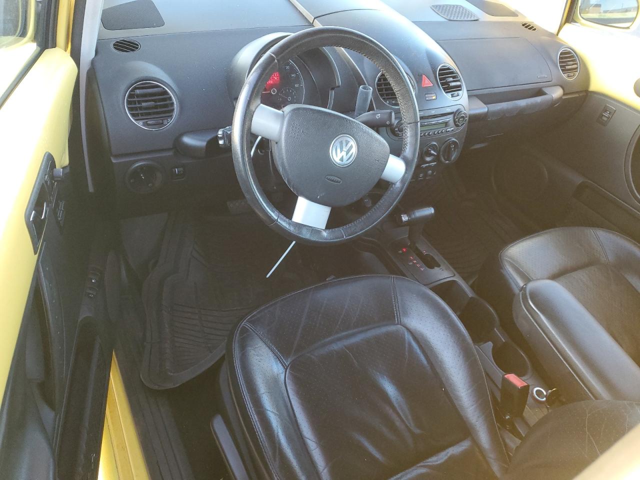 Lot #3286703311 2006 VOLKSWAGEN NEW BEETLE