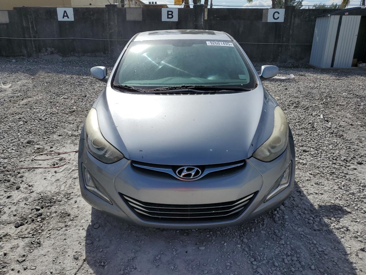 HYUNDAI ELANTRA SE