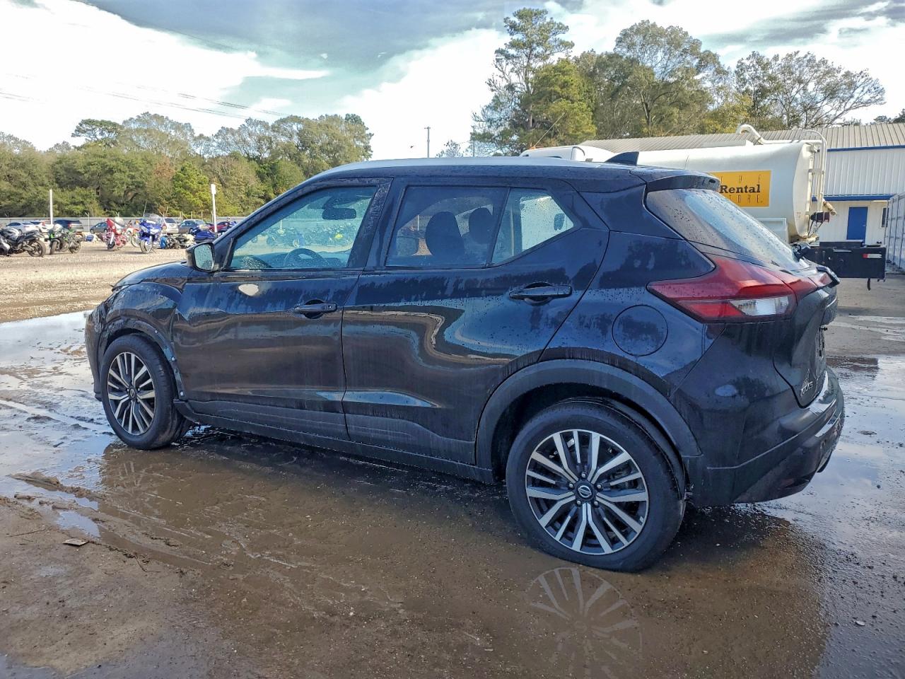 NISSAN KICKS SV