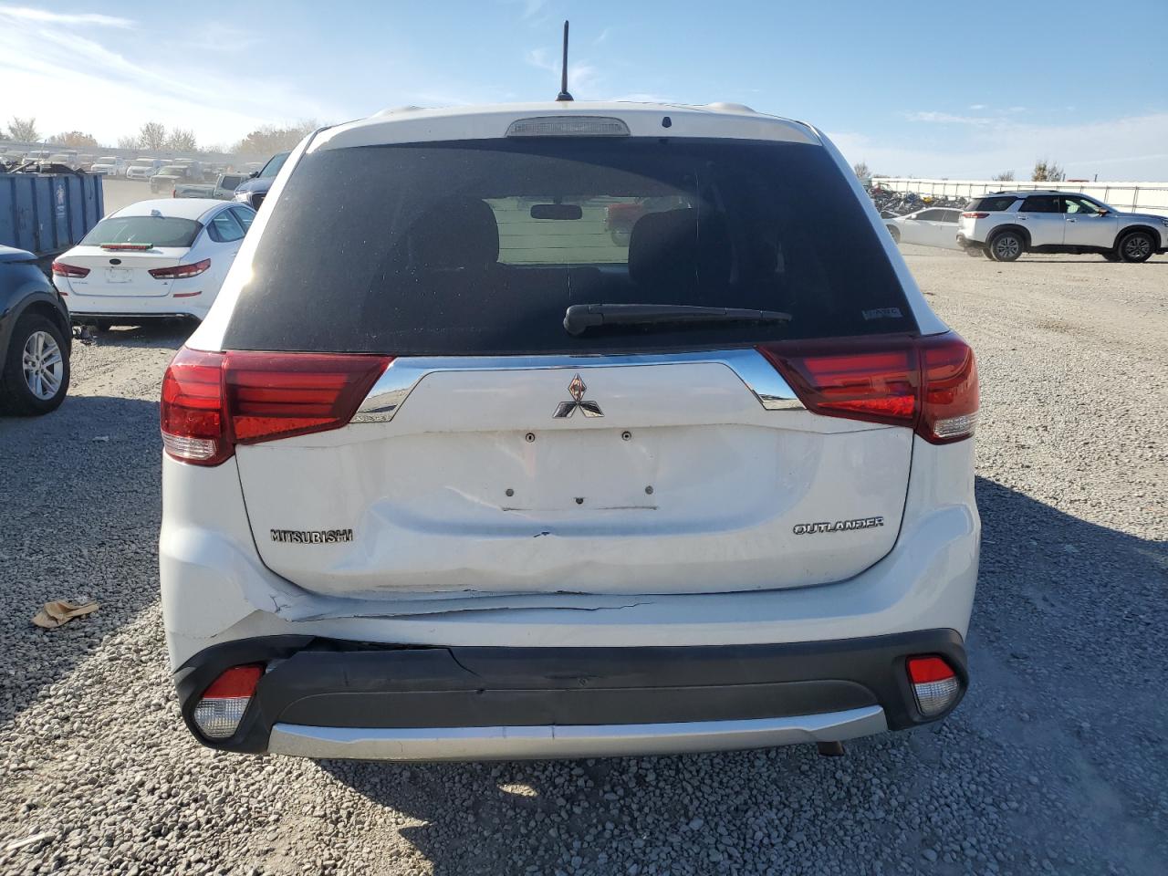 MITSUBISHI OUTLANDER SE