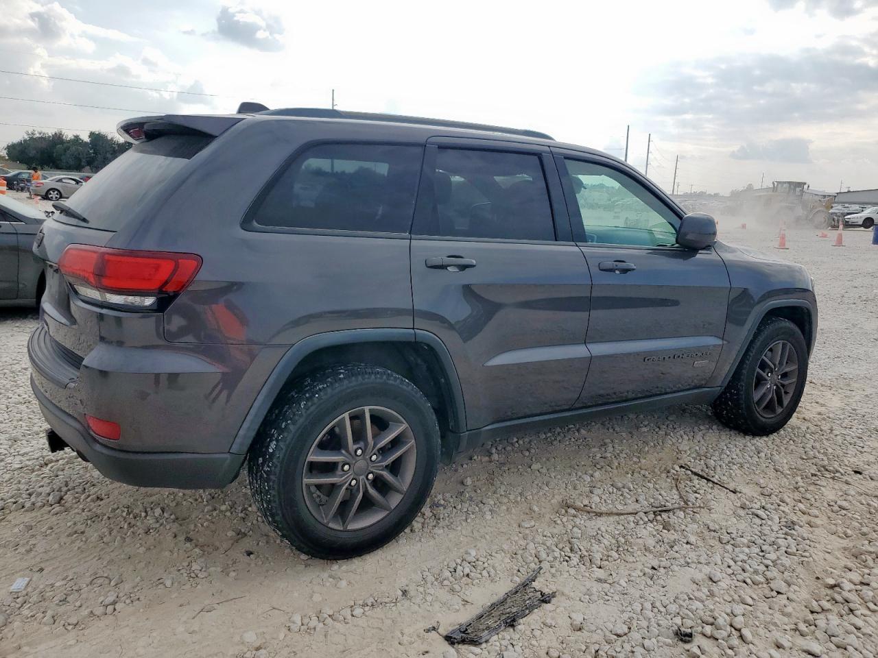 JEEP GRAND CHEROKEE LAREDO