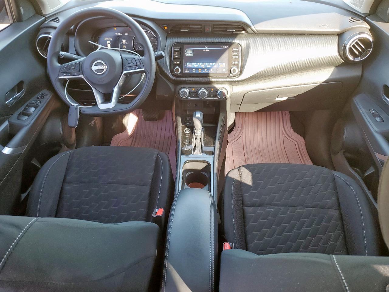 NISSAN KICKS SV