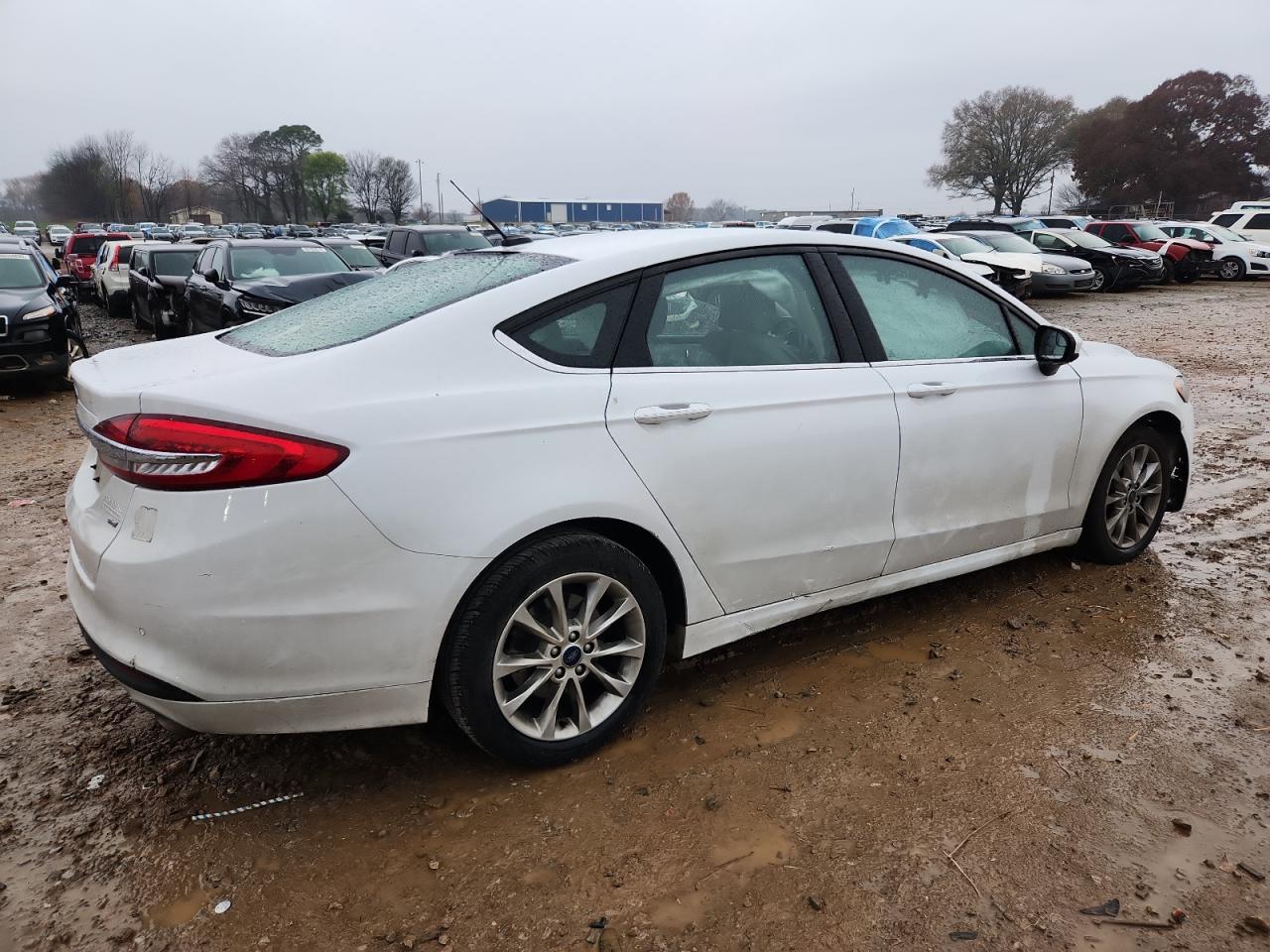 FORD FUSION SE