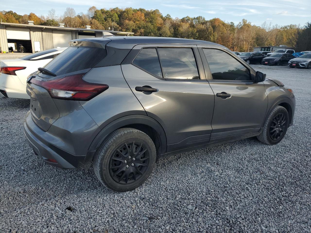NISSAN KICKS S