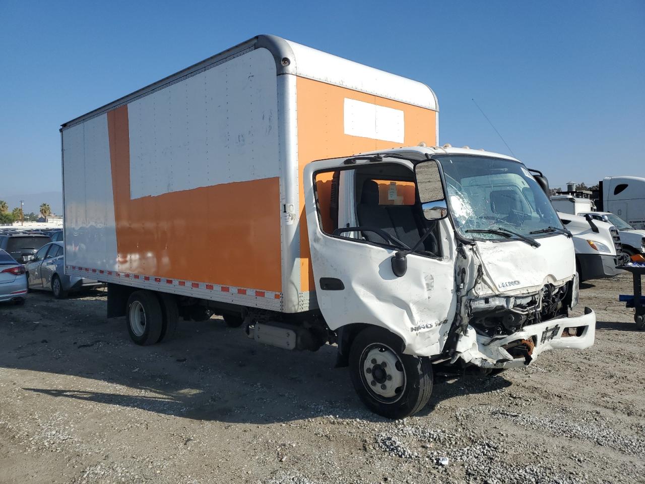 Lot #3293268464 2018 HINO 195