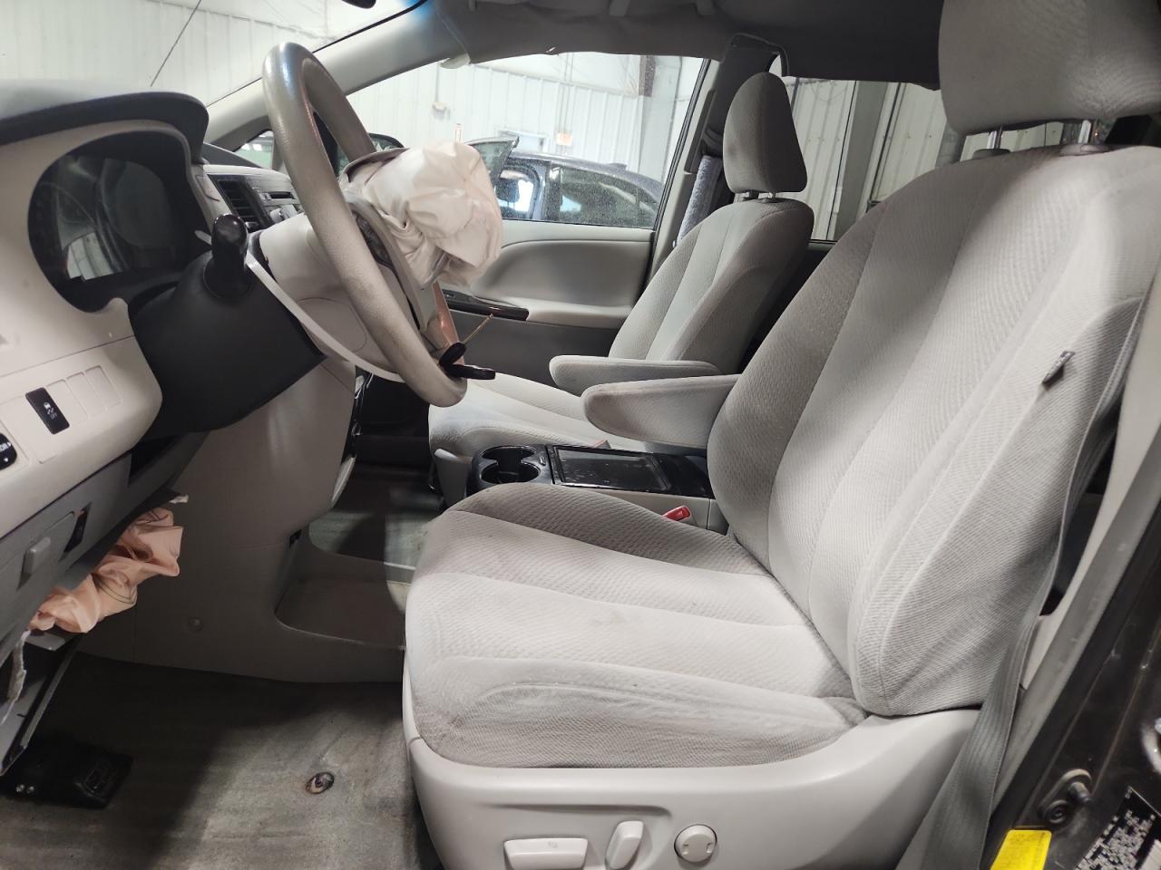 Lot #3298158276 2013 TOYOTA SIENNA LE