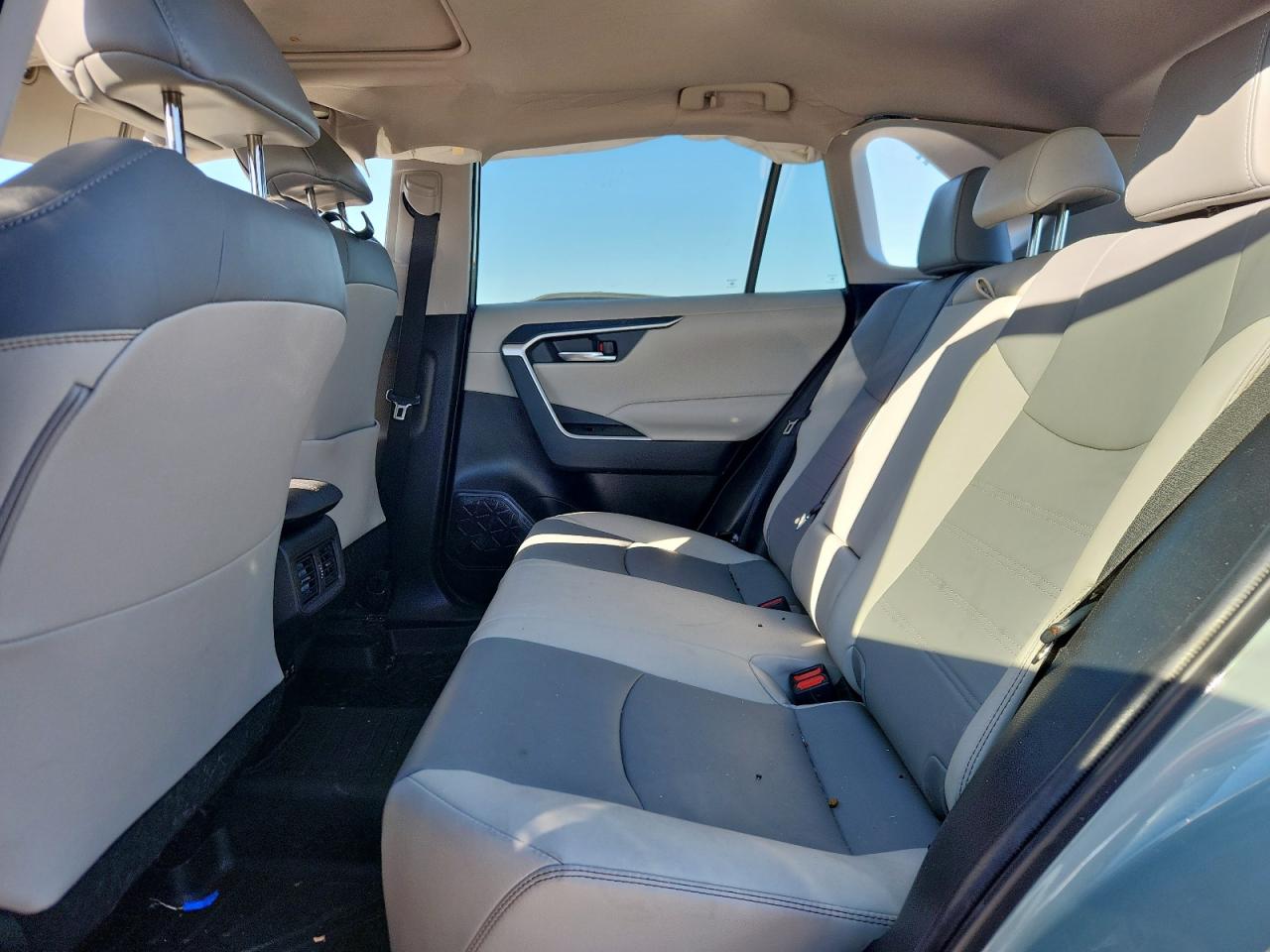 TOYOTA RAV4 XLE PREMIUM