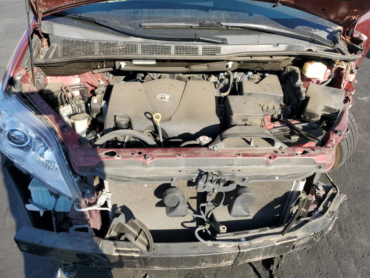 Lot #3317025083 2017 TOYOTA SIENNA XLE