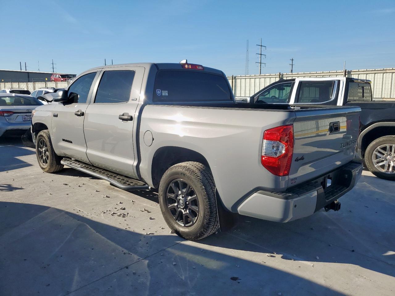 TOYOTA TUNDRA CREWMAX SR5