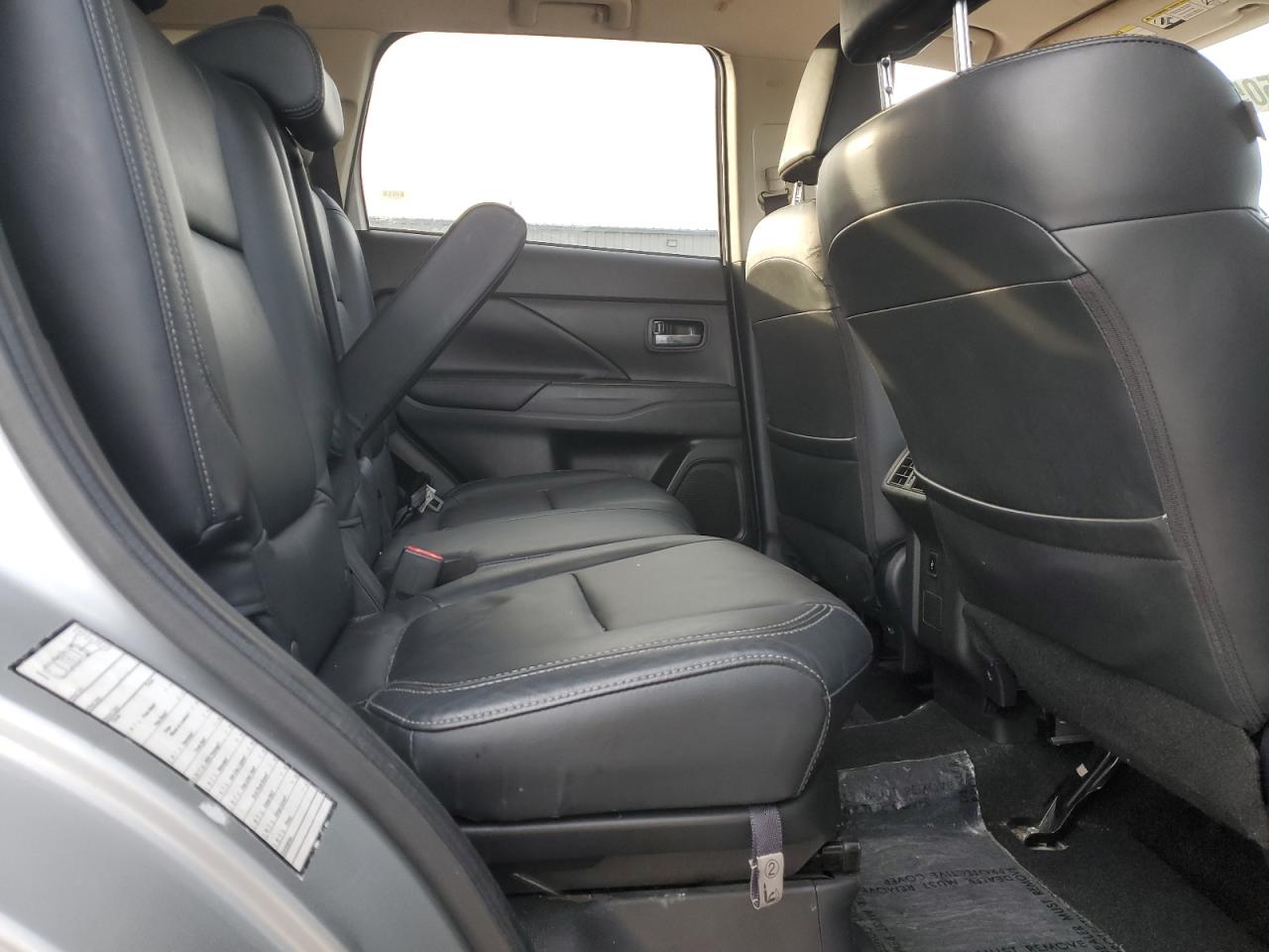 MITSUBISHI OUTLANDER SE