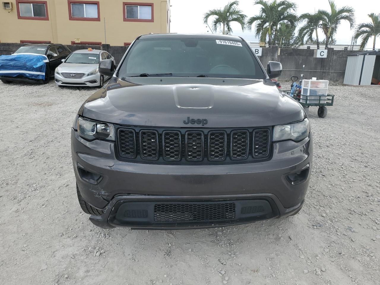 JEEP GRAND CHEROKEE LAREDO