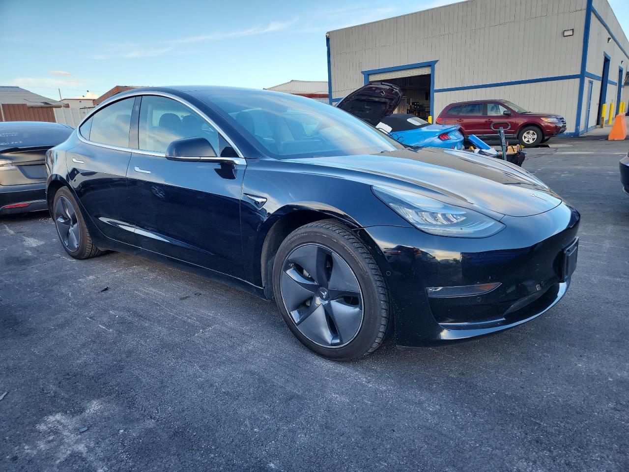 TESLA MODEL 3