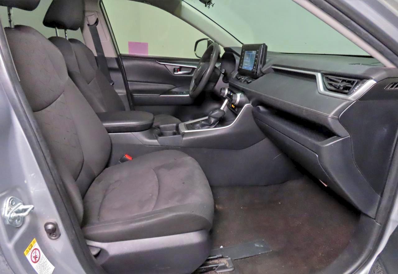 Lot #3304025543 2019 TOYOTA RAV4 XLE