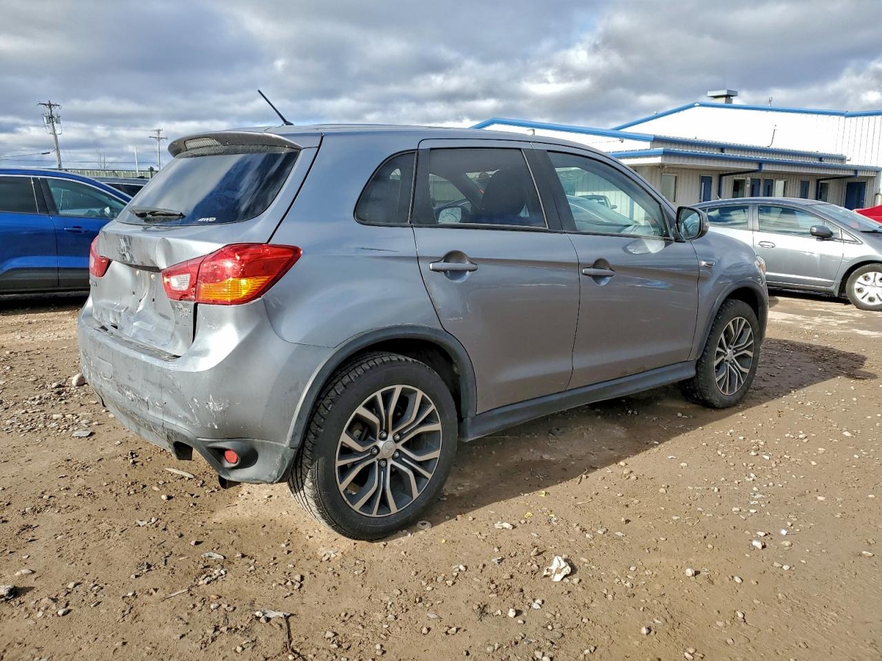 MITSUBISHI OUTLANDER ES