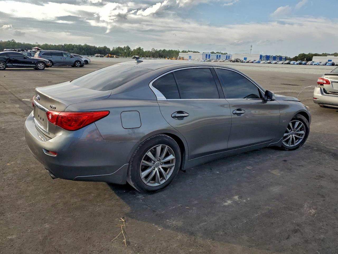 INFINITI Q50 PREMIUM