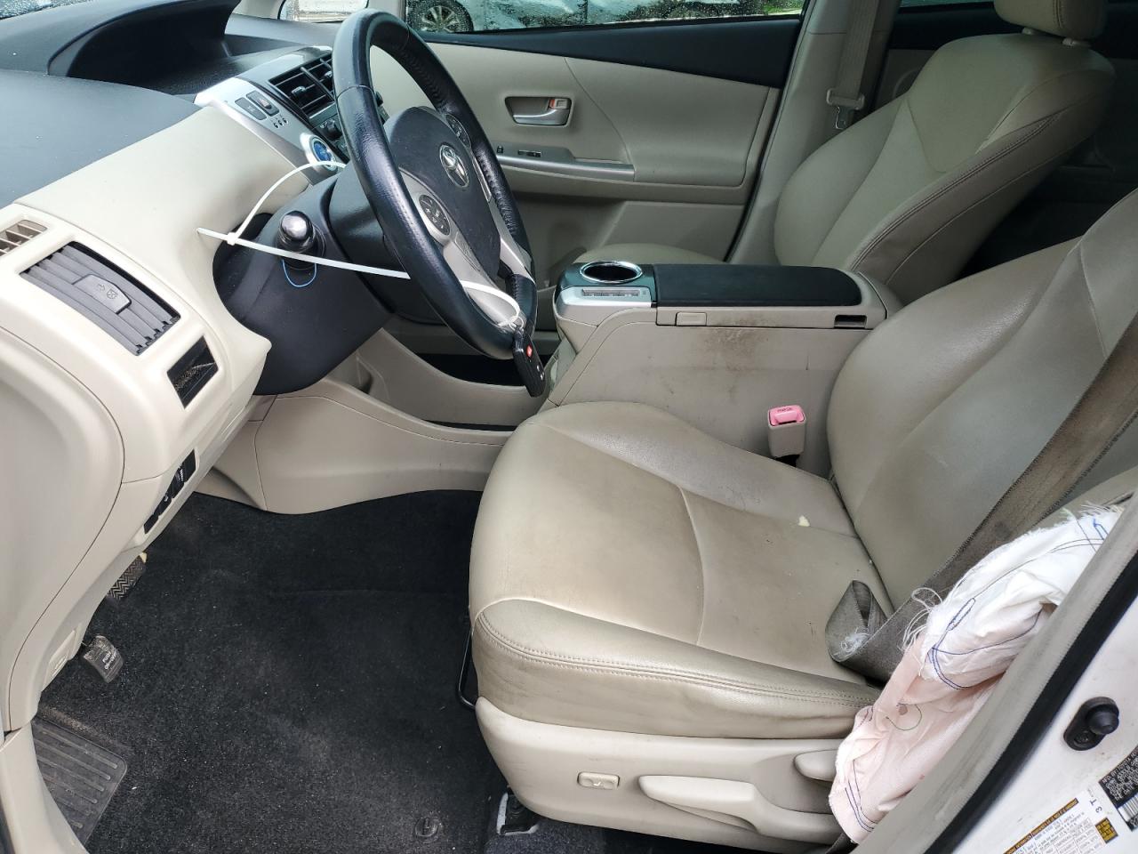 Lot #3310637734 2013 TOYOTA PRIUS V