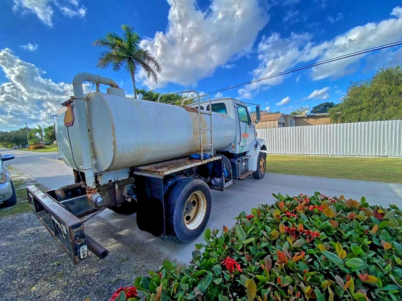 Lot #3296928857 2001 STERLING TRUCK L 7500