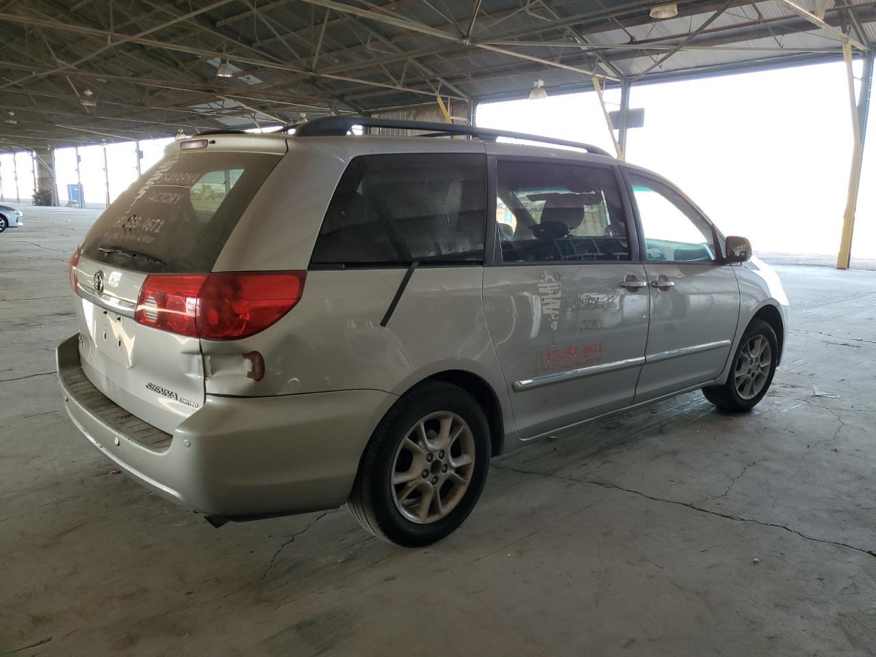 Lot #3302810904 2006 TOYOTA SIENNA XLE