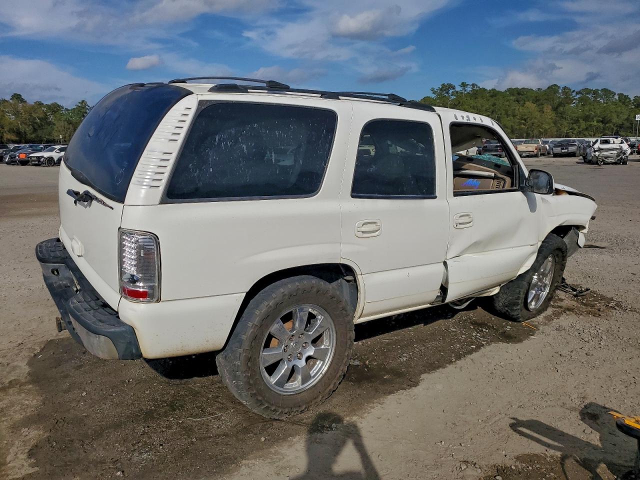 Lot #3316767398 2002 GMC YUKON