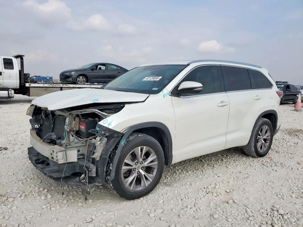 Lot #3305761796 2015 TOYOTA HIGHLANDER