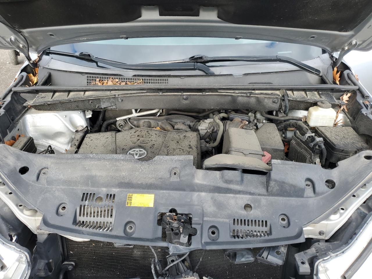 TOYOTA HIGHLANDER SE