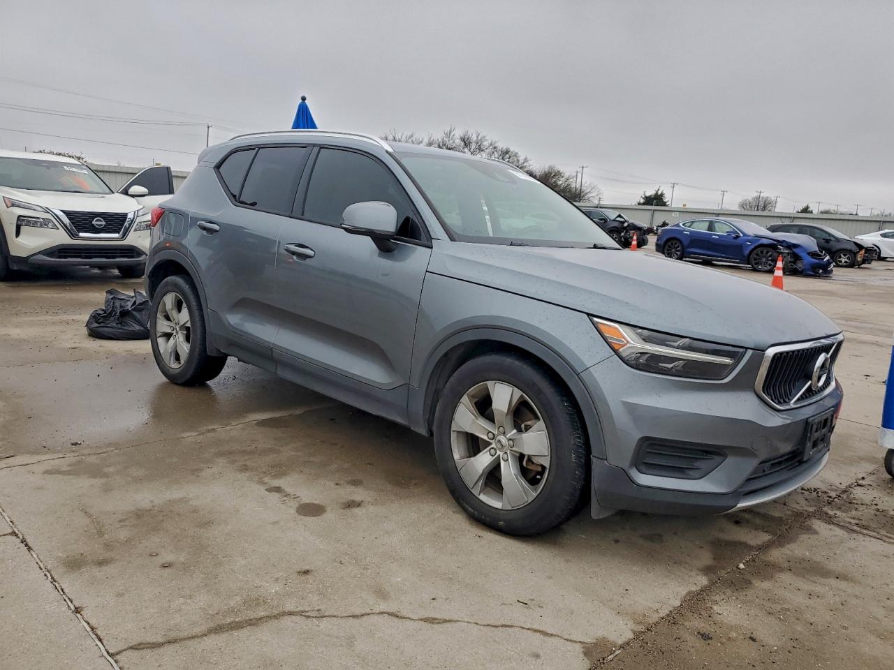 VOLVO XC40 T5 MOMENTUM