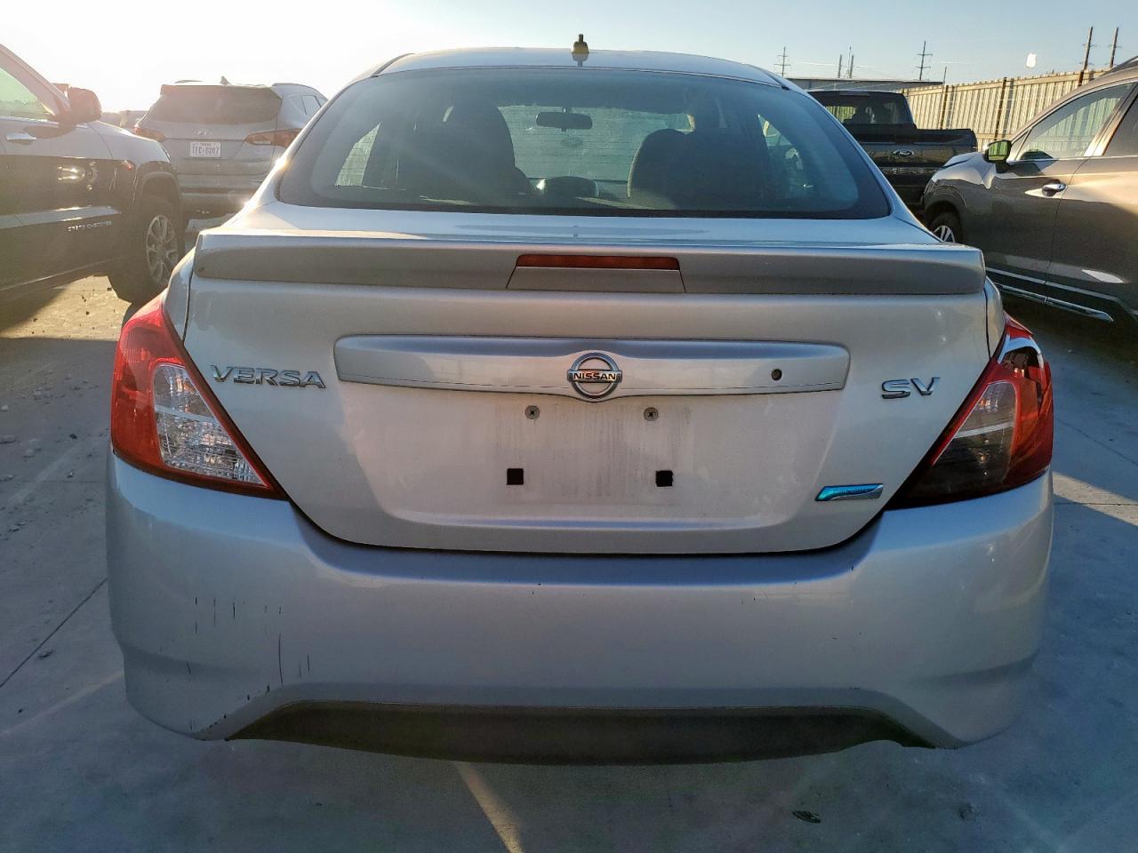 NISSAN VERSA S
